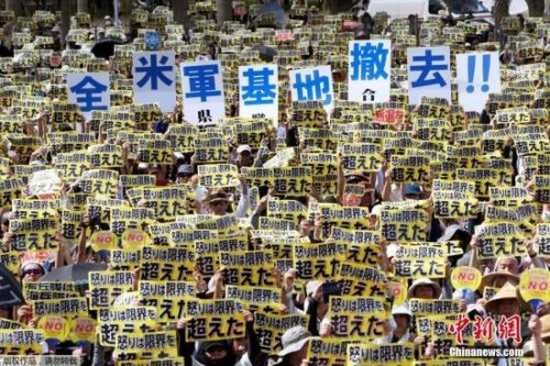 资料图：抗议的冲绳民众